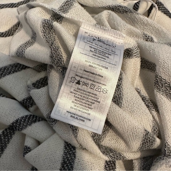 One Teaspoon Stripe Long Sleeve Journal Top in Black/Cream Size Small - Picture 8 of 8